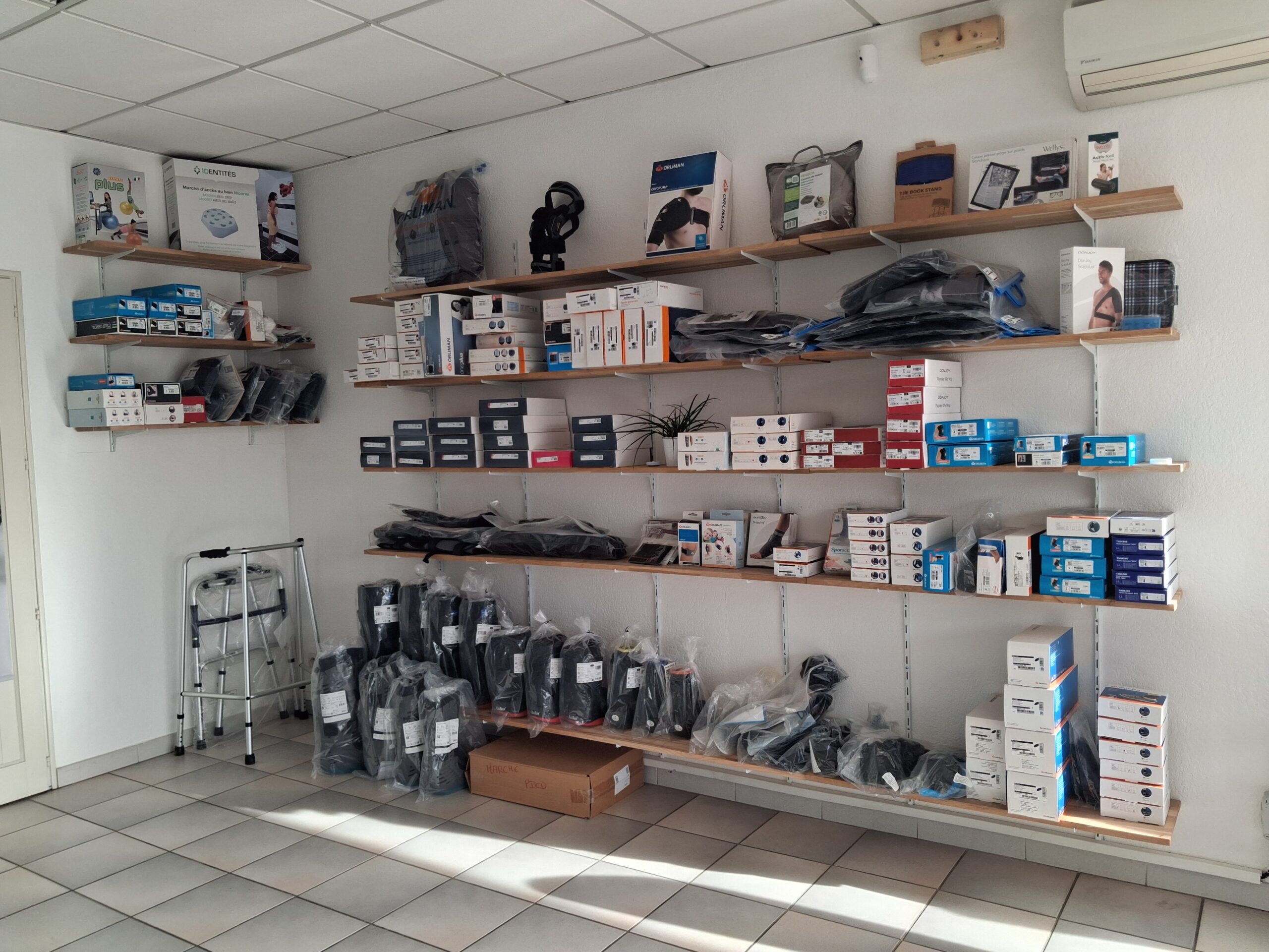 Présentation du cabinet : emplacement de l'appareillage de série