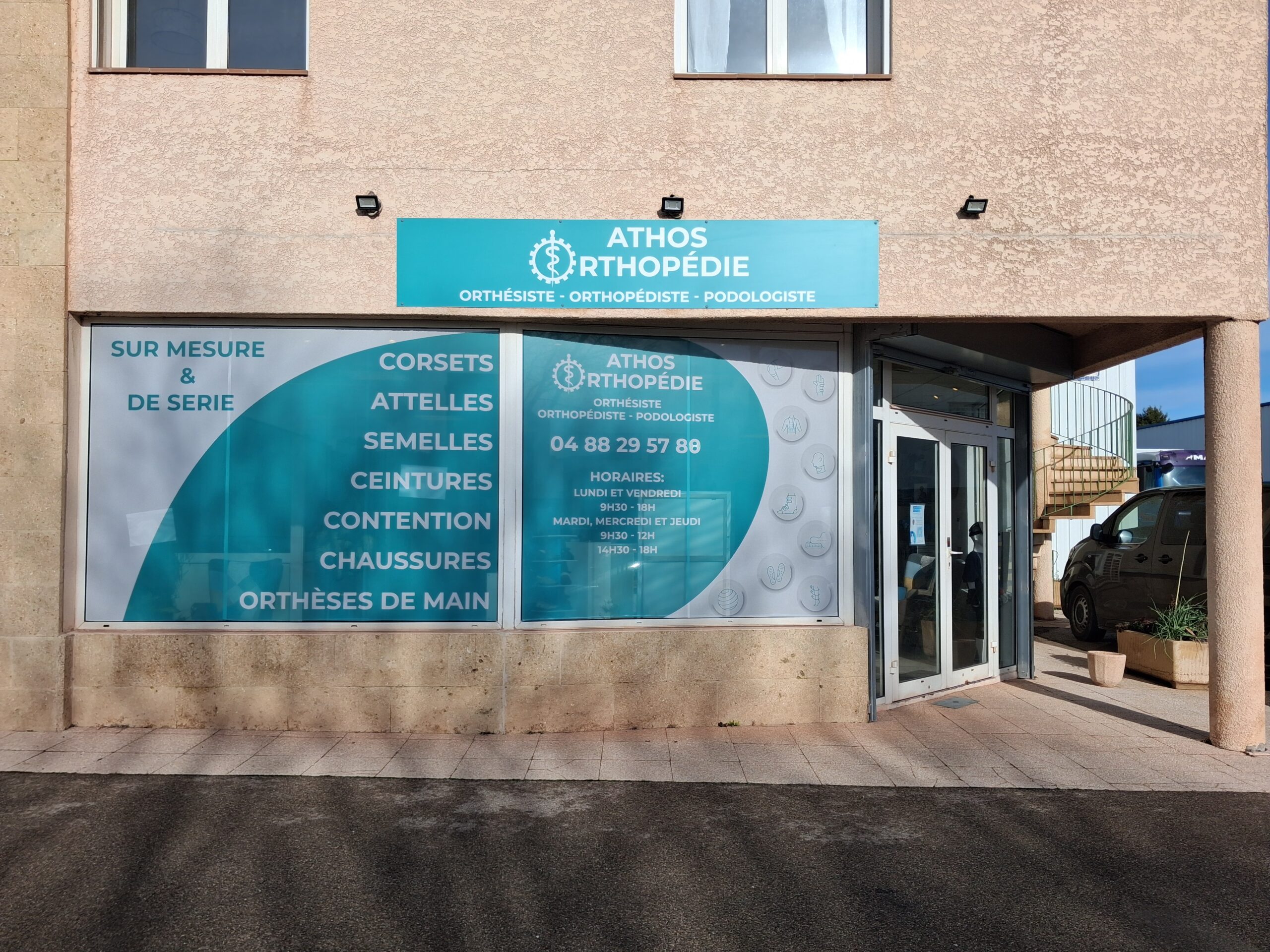 Présentation du cabinet : enseigne du bâtiment